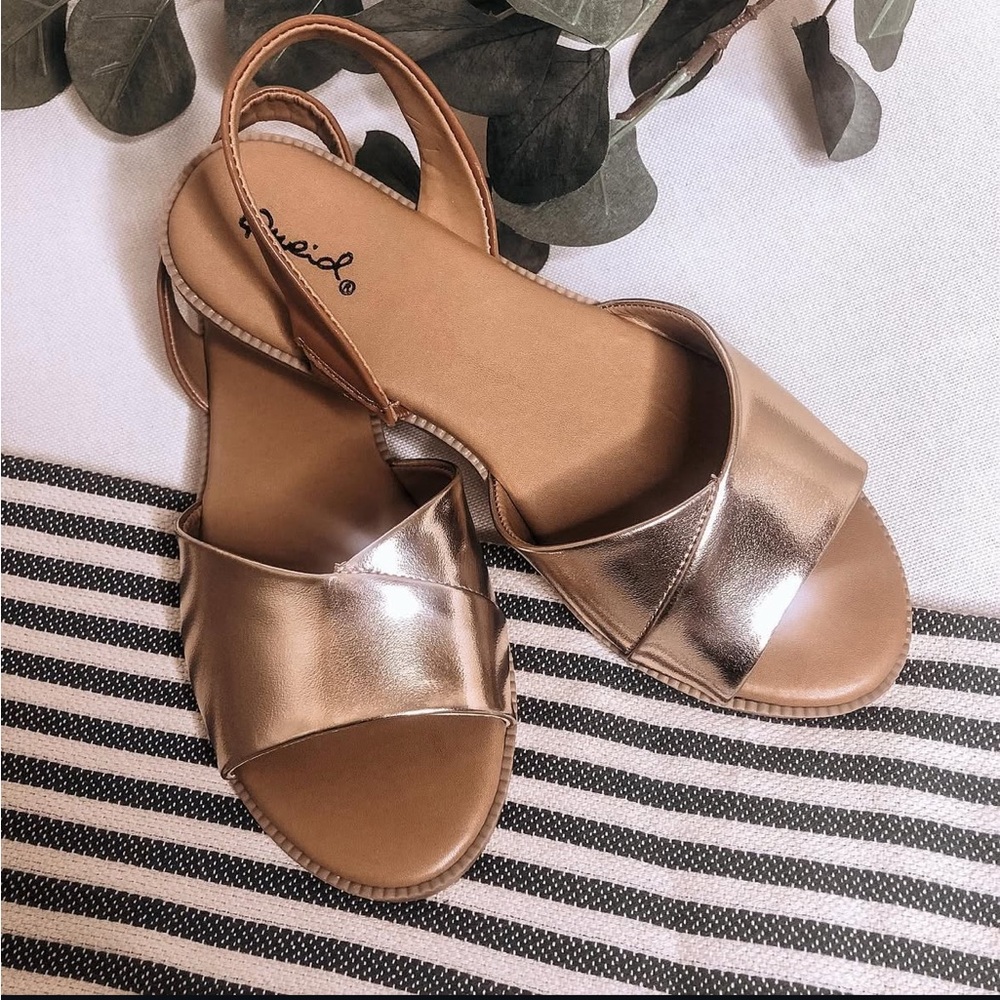 Qupid Women's Metallic Sandals